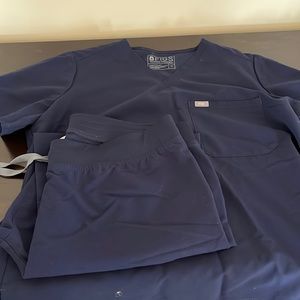 Barely used figs scrub top and bottom. Both extra large.